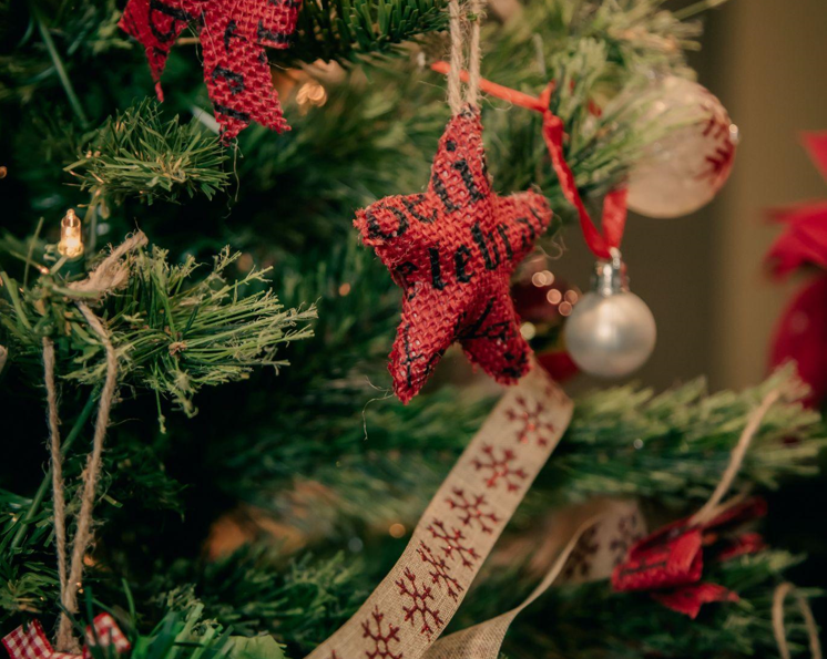 Choose the Perfect Christmas Ornaments